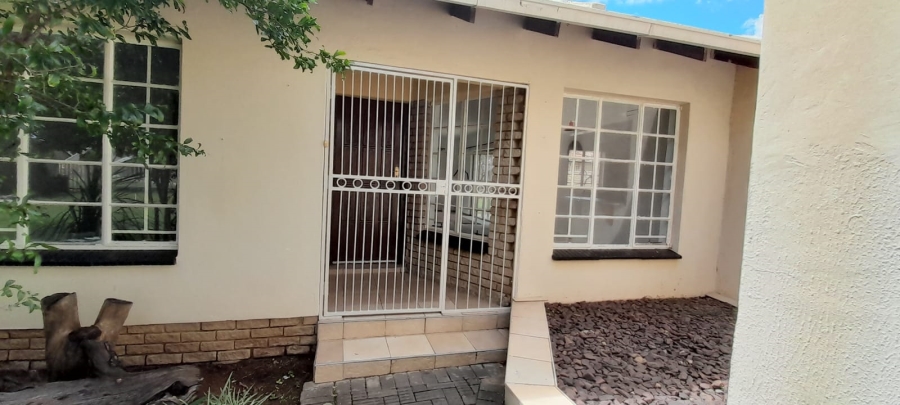 To Let 3 Bedroom Property for Rent in Flimieda North West